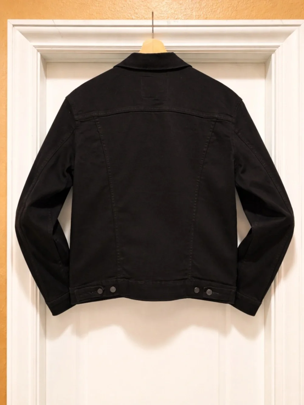 Men's Levi's Black Denim Trucker Jacket with Signature Red Tab - Picture 2 of 5